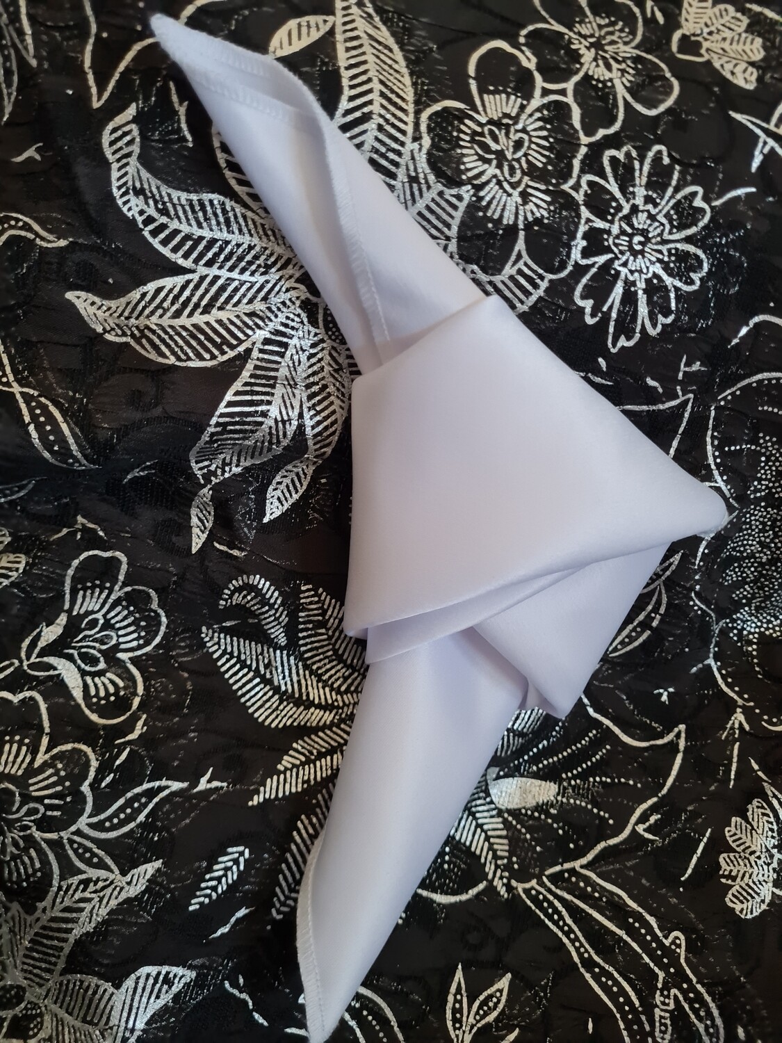 Șervet  brocart uni alb fara model, aspect satinat