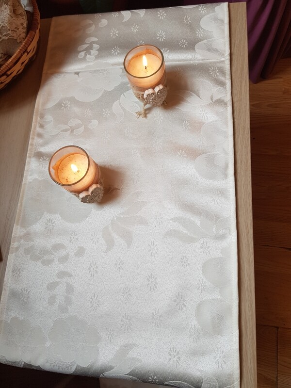 Traverse masa 30x205 cm , damasc ivory model floral Traverse masa 30x205 cm , damasc ivory model floral
