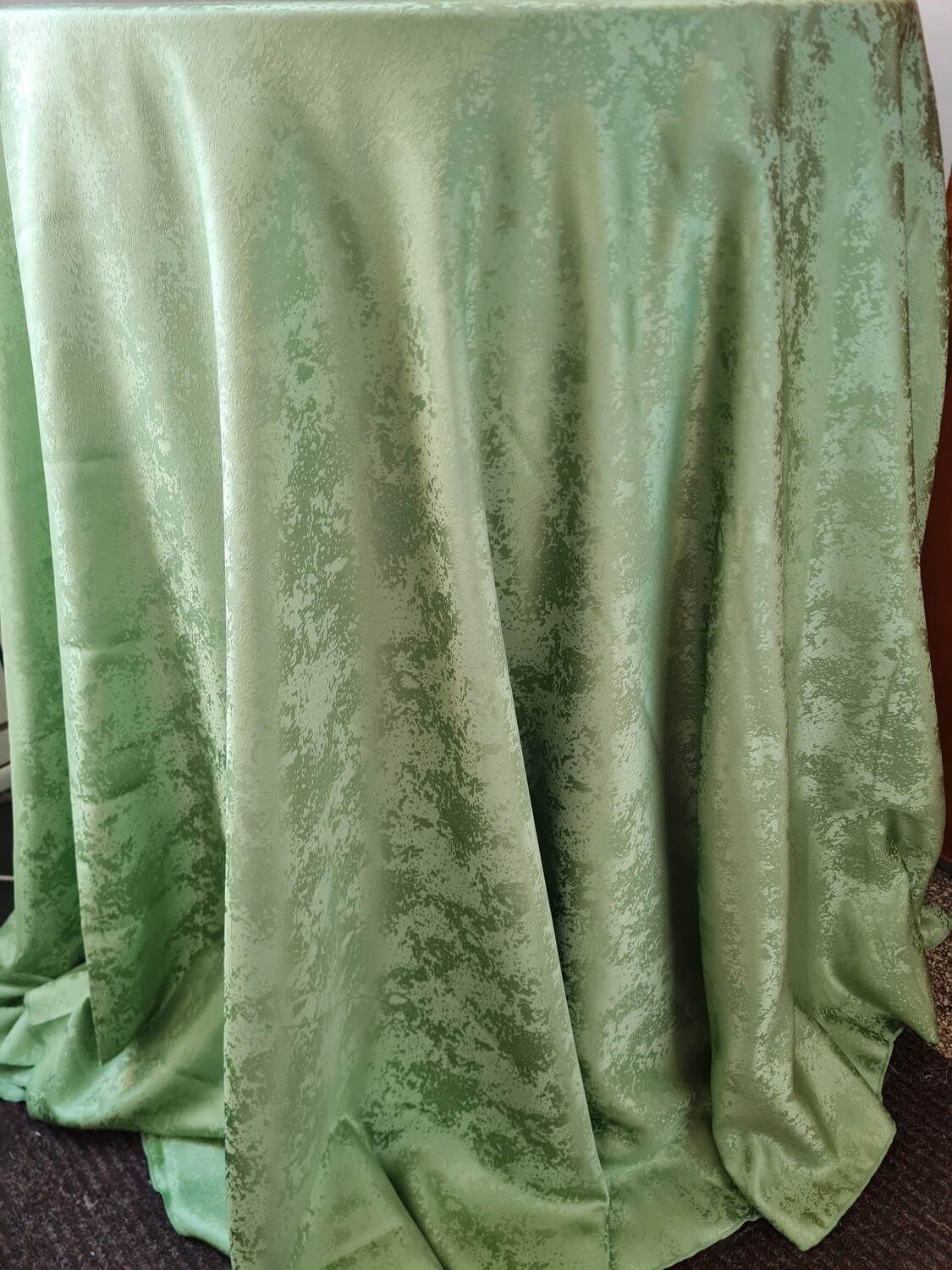 Fețe de masă rotunde, brocart verde deschis