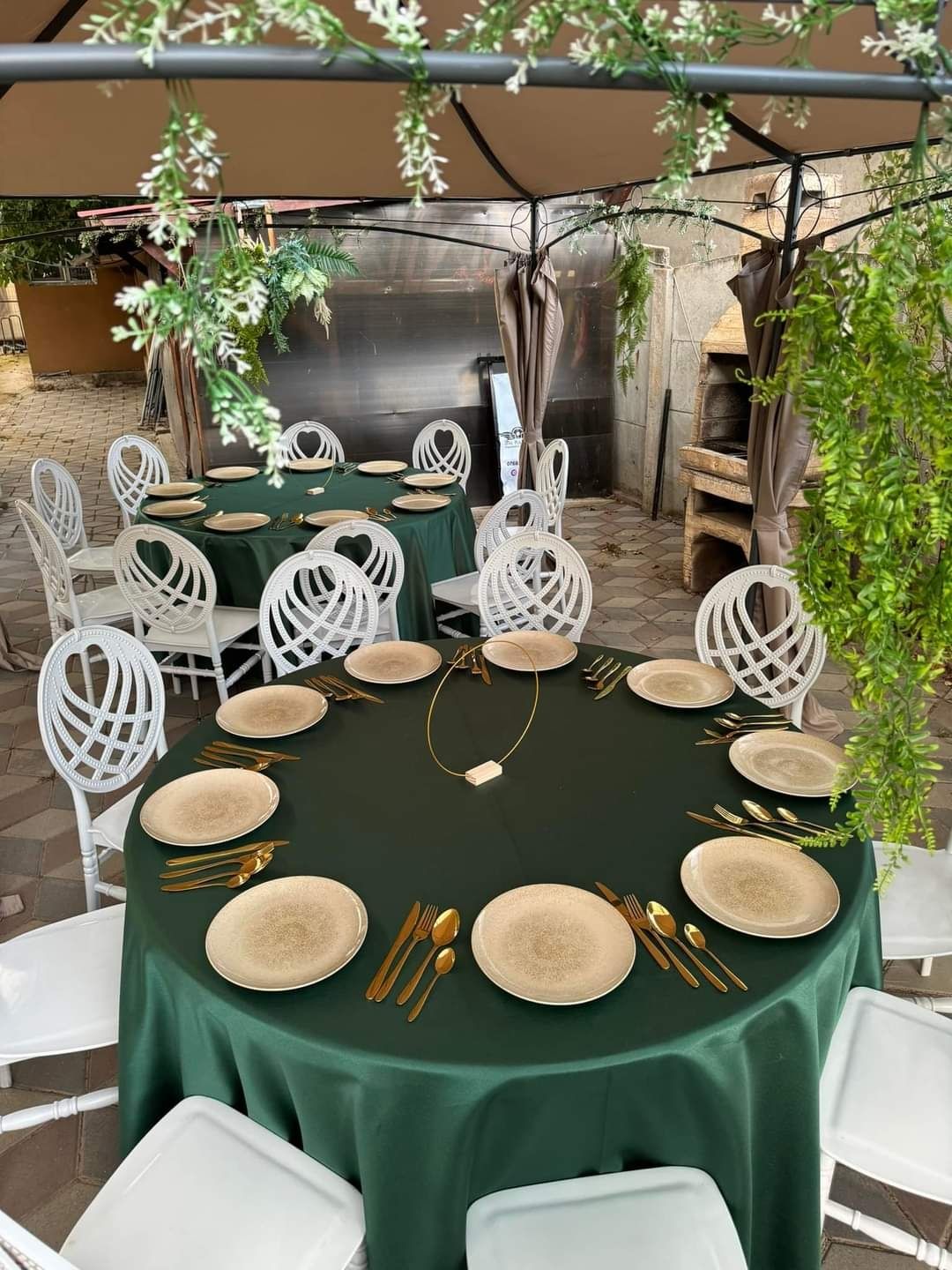 Fețe masă rotunde brocart satinat verde smarald