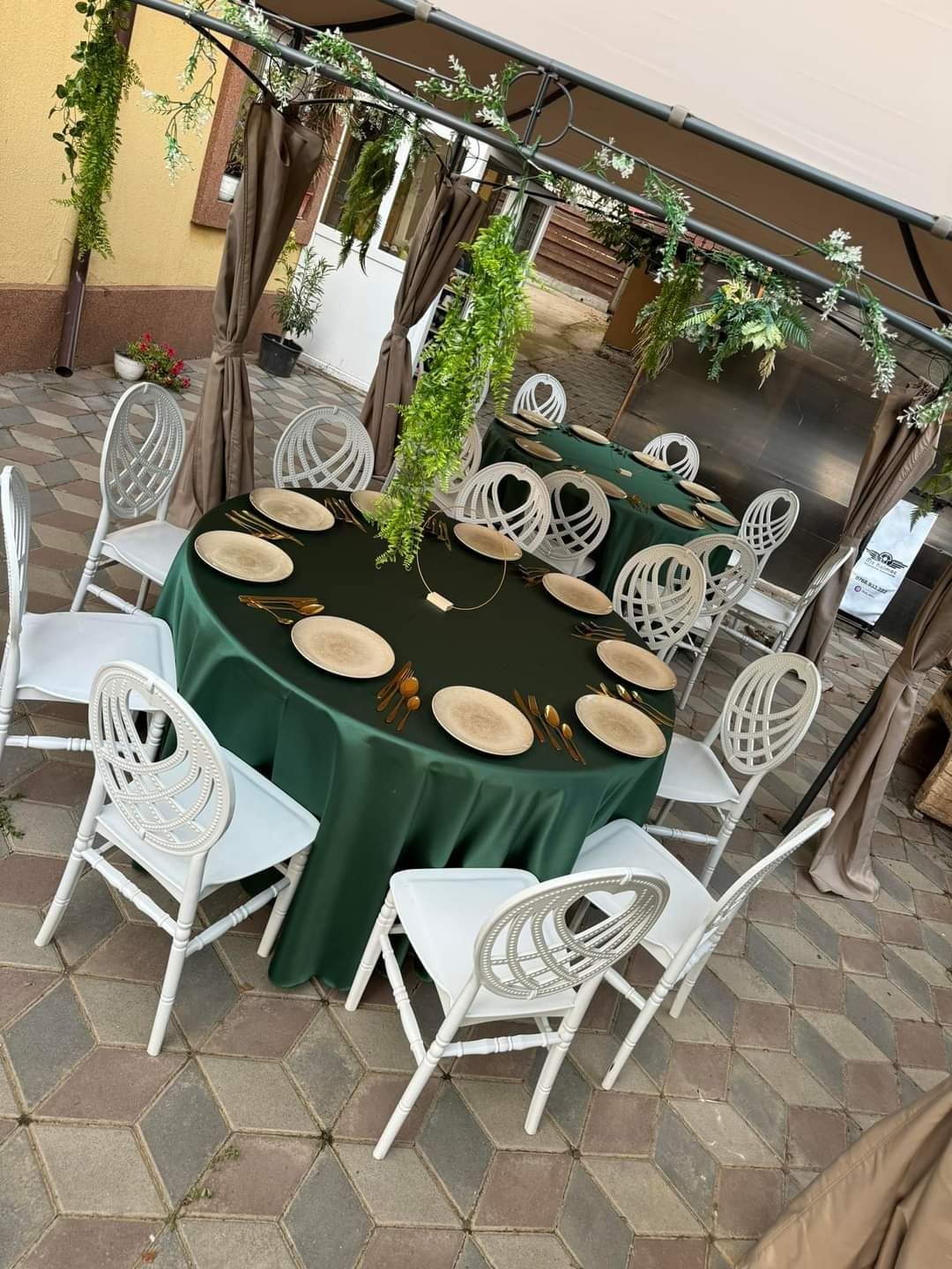 Fețe masă rotunde brocart satinat verde smarald