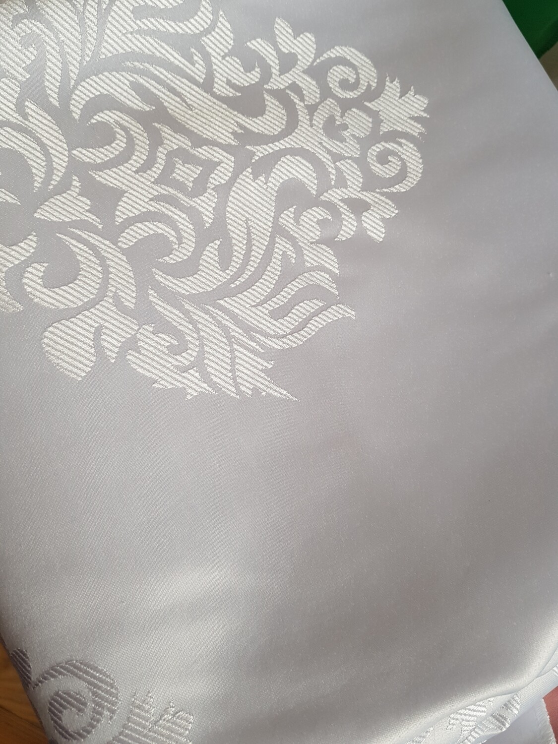 Față de masă brocart alb, model Spania