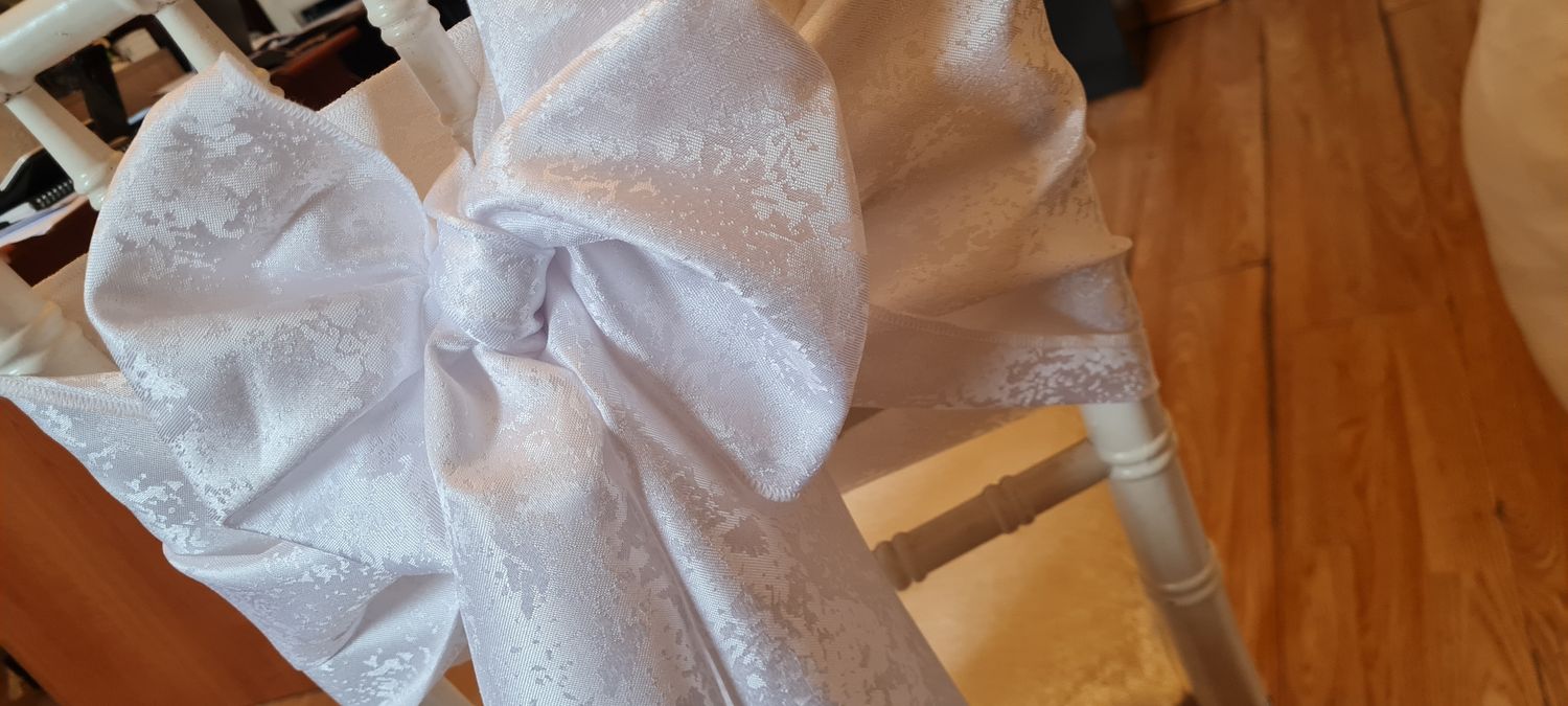 Eșarfe brocart alb model ape