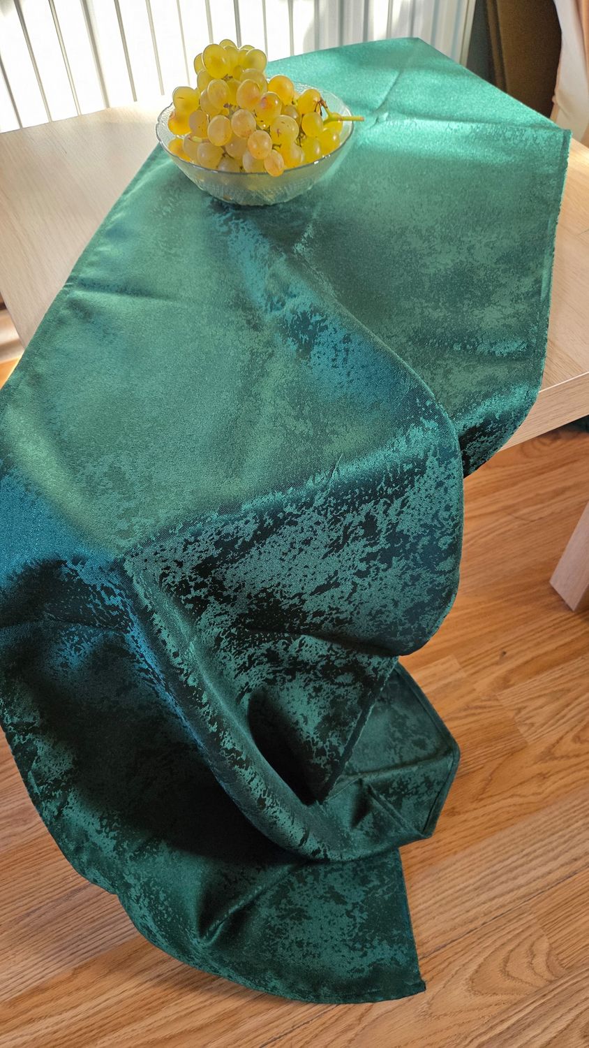 Traverse masă brocart verde smarald, modele ape