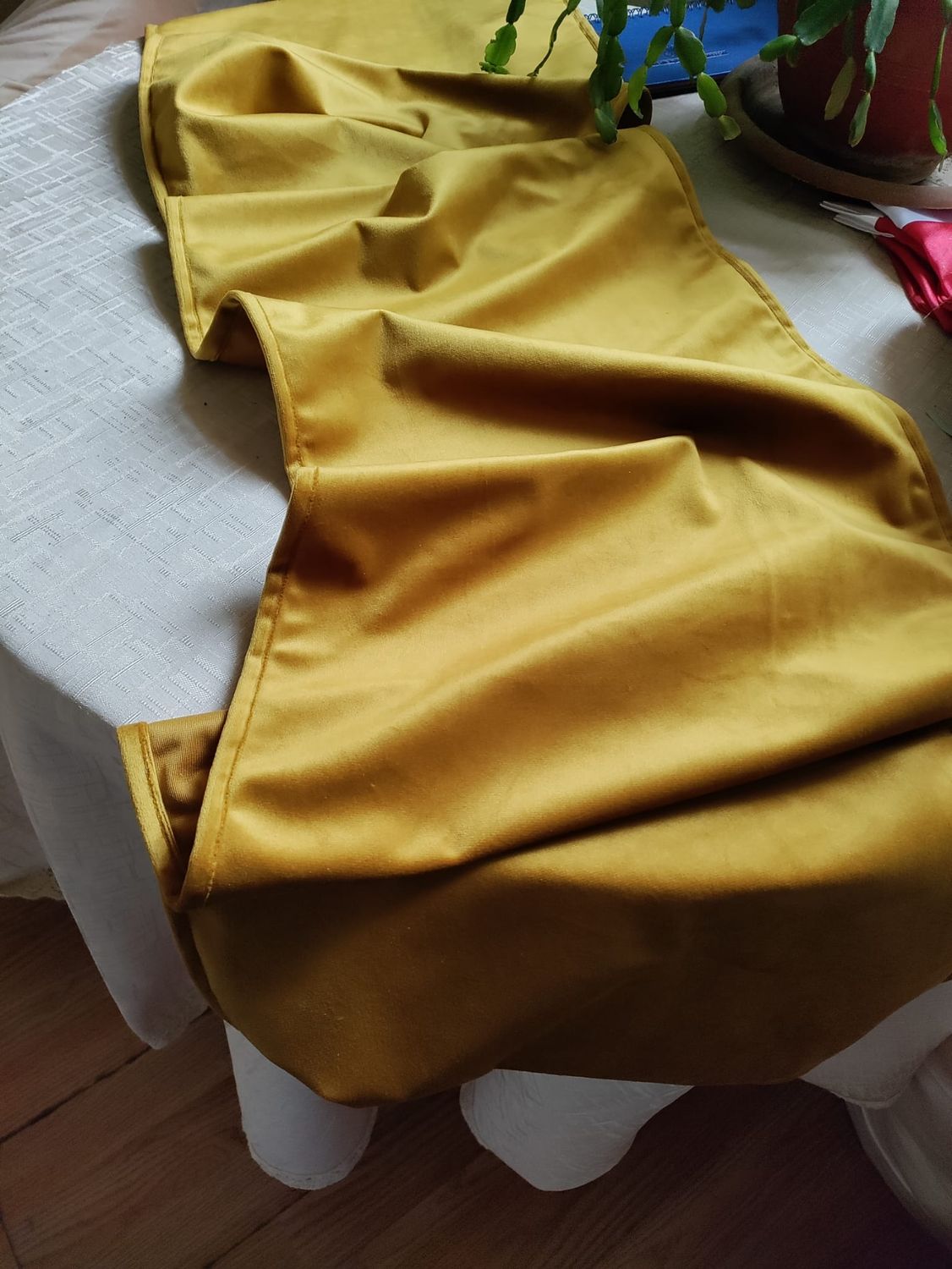 Traverse masa catifea fixă auriu-muștar