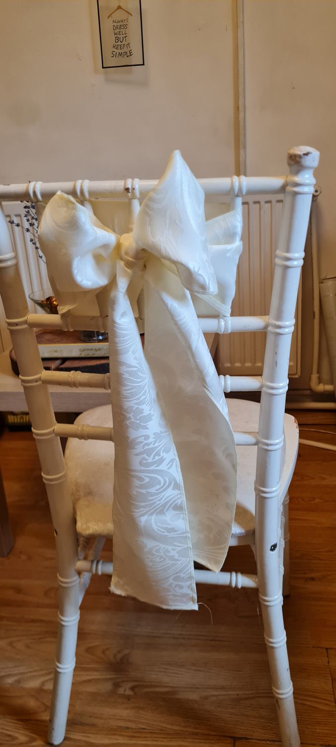 Eșarfe decorative confecționate din jakard ocru