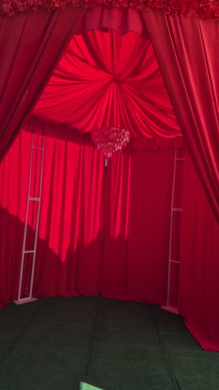 Drapaj tavan pavilion rotund realizat din catifea elastică