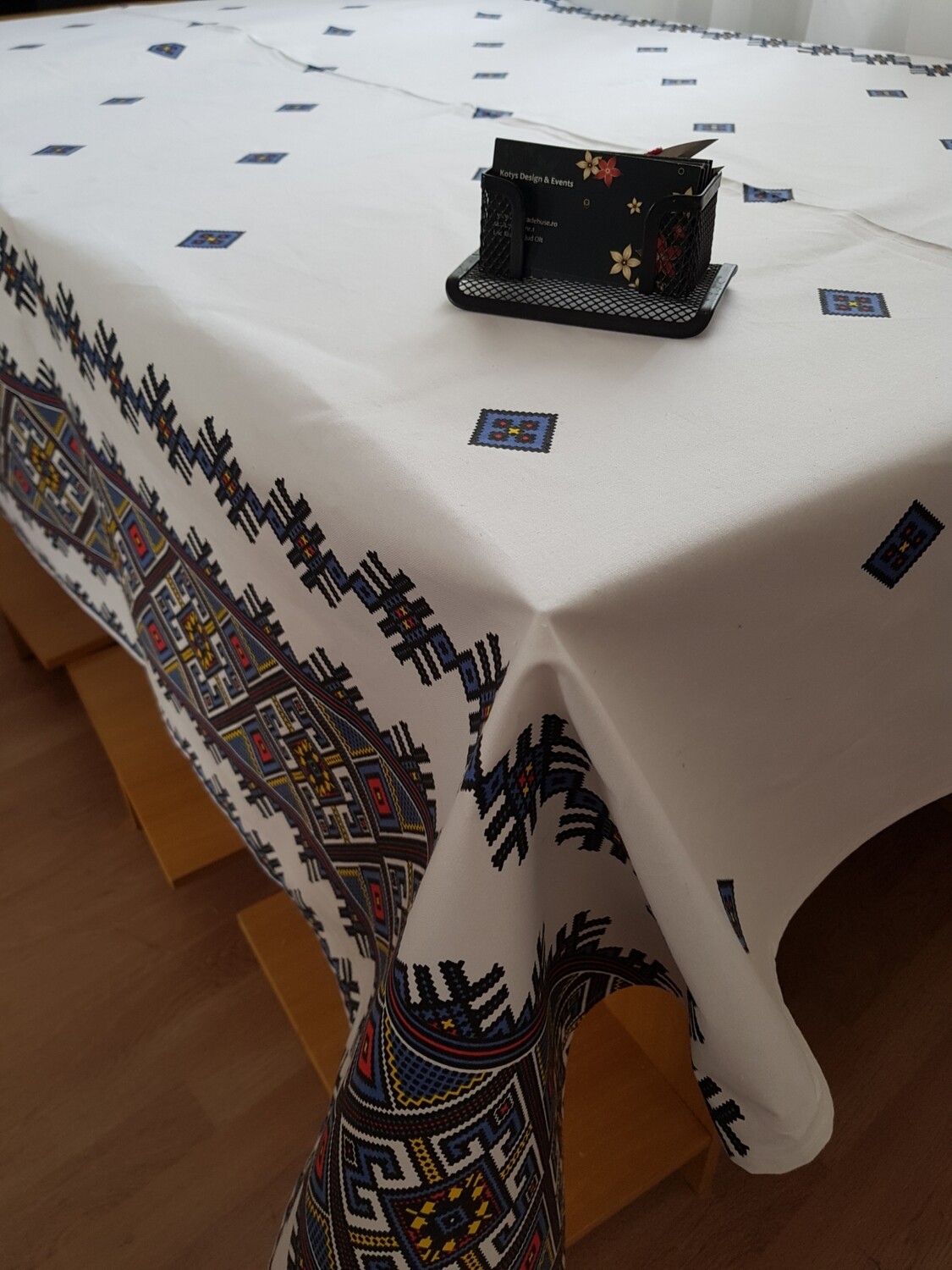 Față masă cu motive tradiționale (rustic) 100% bumbac - alb &amp; albastru