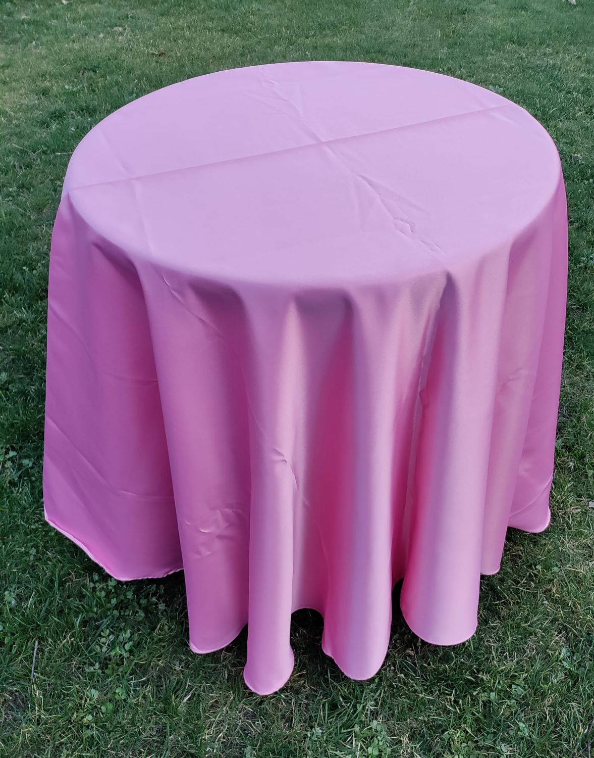 Față de masă roz – eleganță delicată pentru petreceri și decoruri de poveste