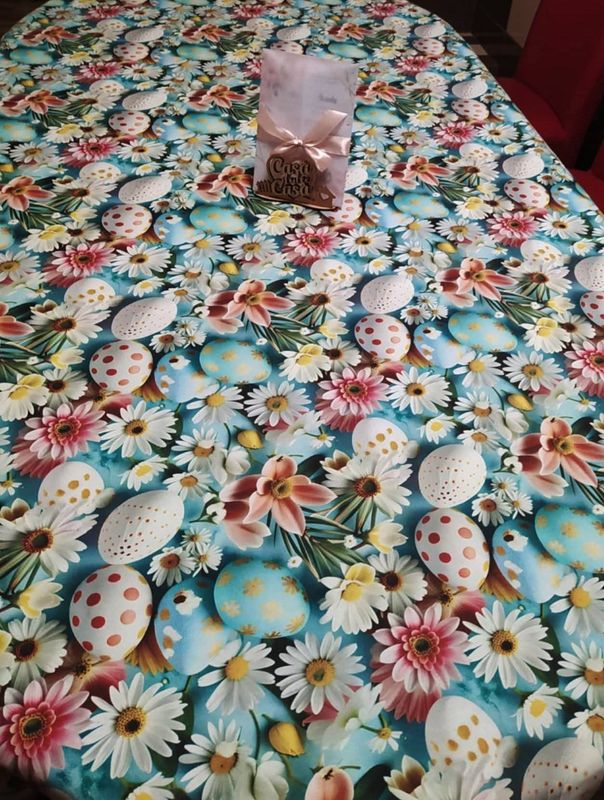 Fețe de masă impermeabile -  flori si ouă incondeiate