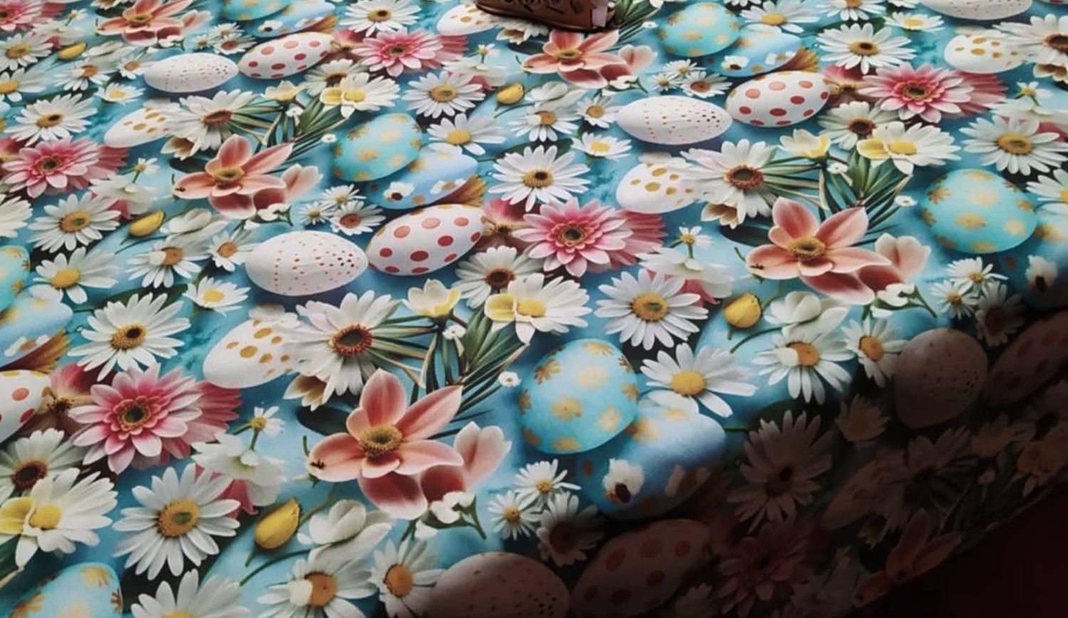 Fețe de masă impermeabile -  flori si ouă incondeiate