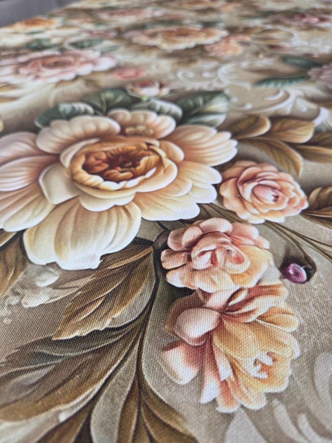 Fețe de masă țesătură impermeabilă - model floral vintage 3D cu trandafiri în nuanțe calde