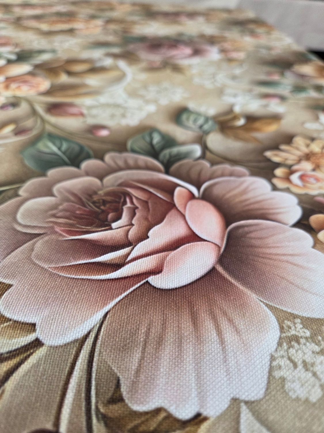 Fețe de masă țesătură impermeabilă - model floral vintage 3D cu trandafiri în nuanțe calde