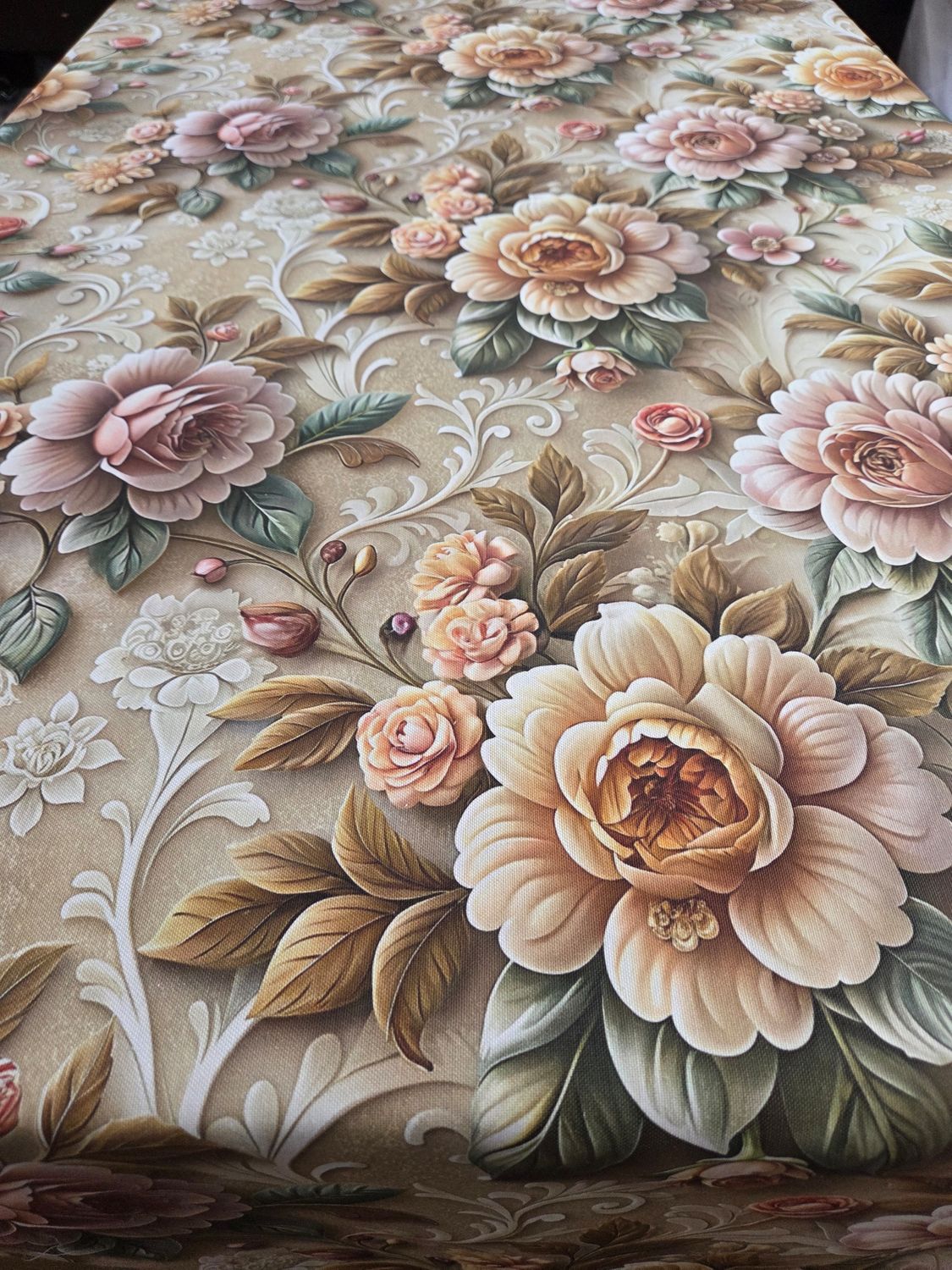 Fețe de masă țesătură impermeabilă - model floral vintage 3D cu trandafiri în nuanțe calde