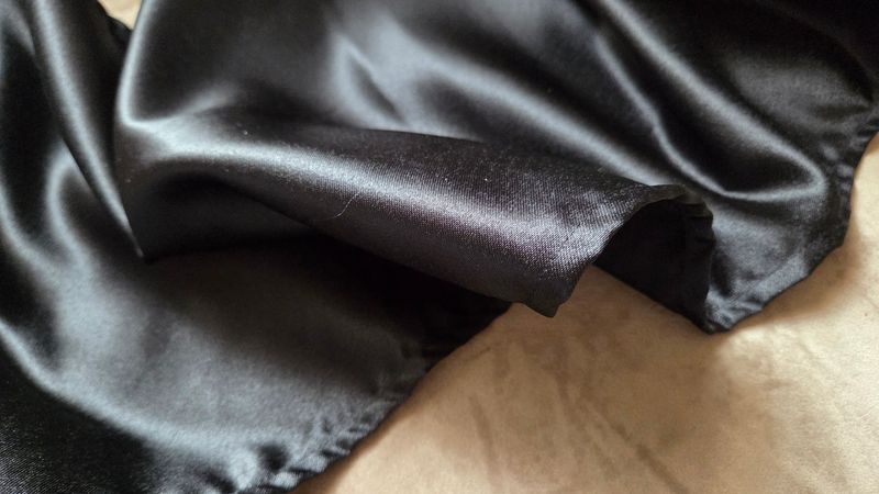 Napron brocart satinat negru