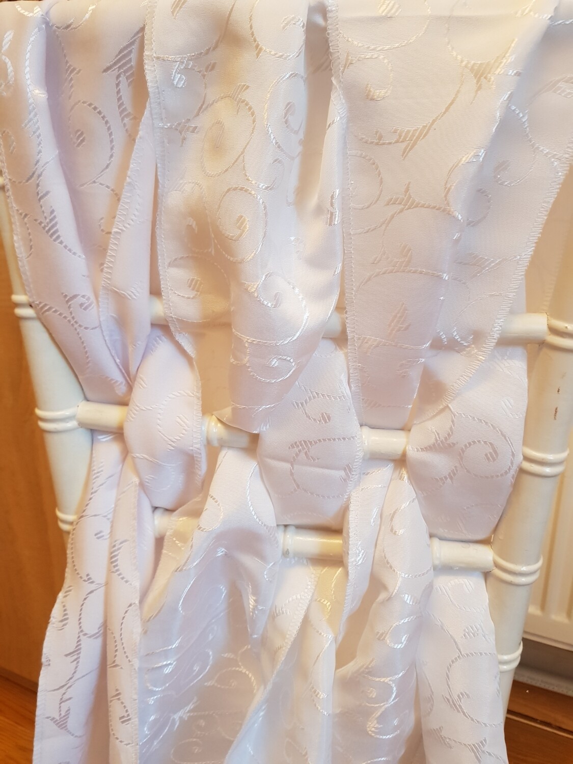 Eșarfe 20x200 cm brocard alb model melci / cerculețe