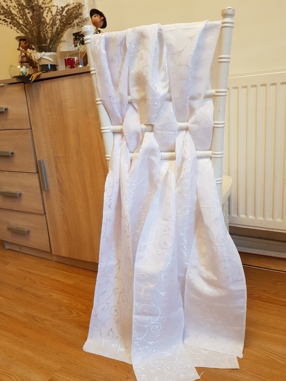 Eșarfe 20x200 cm brocard alb model melci / cerculețe