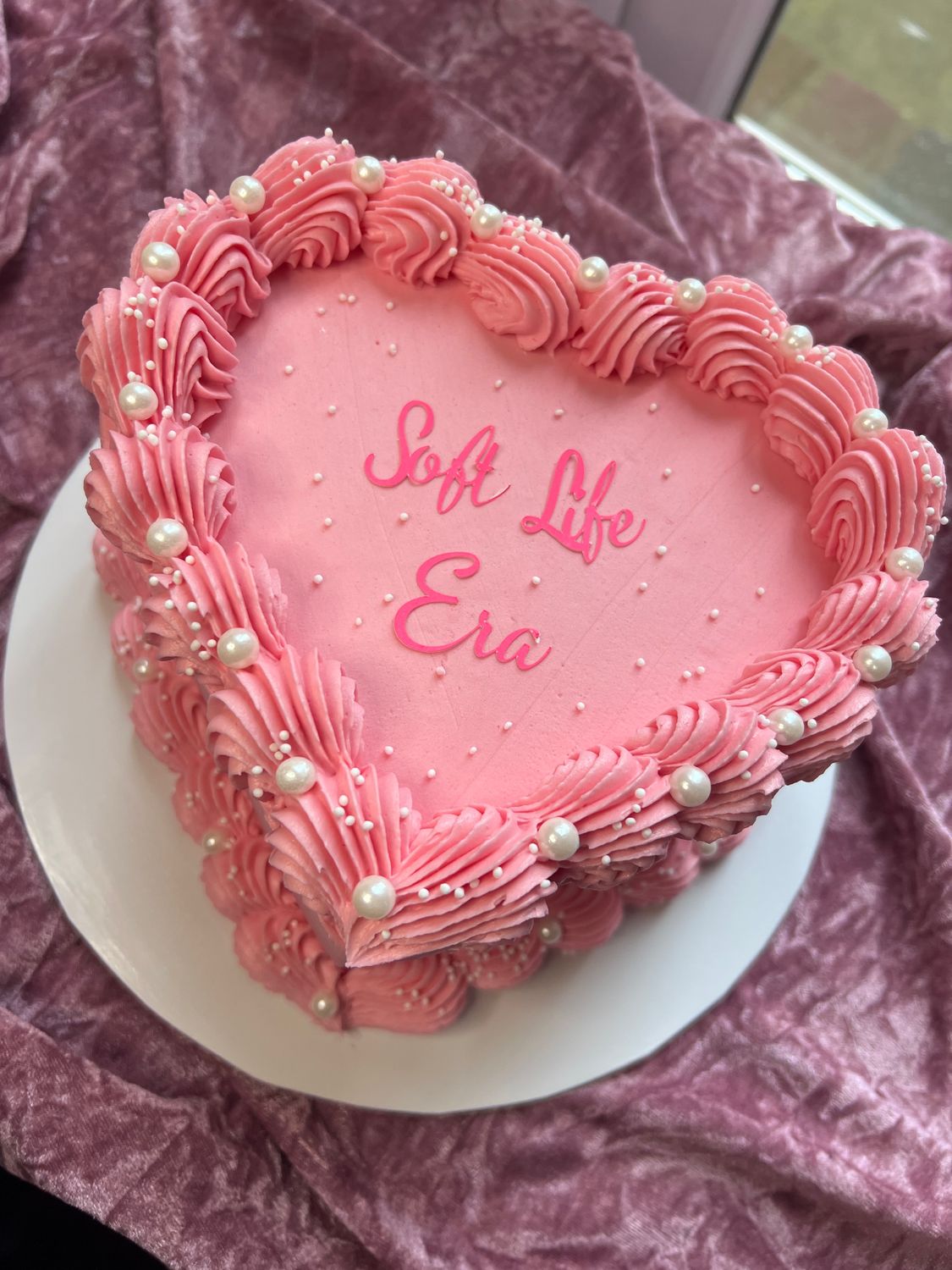 Simple buttercream cakes