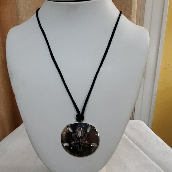 LOFT Hammered Silver Disc Pendant Necklace #711