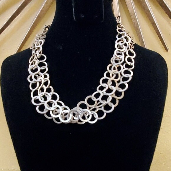 Ann Taylor Brushed Goldtone Circle Necklace #600