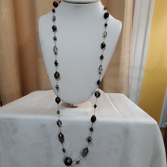 NWOT Delicate Chain Smooth Bead Necklace #571