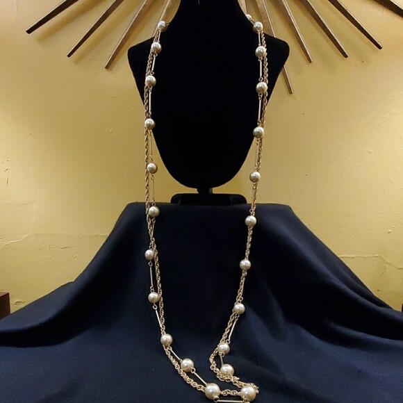 Ann Taylor Gold Faux Pearl Necklace #542