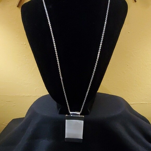 Ann Taylor White Silver Pendant Necklace #384