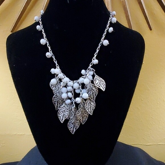 NWOT Silver Leaf White Bead Necklace #371