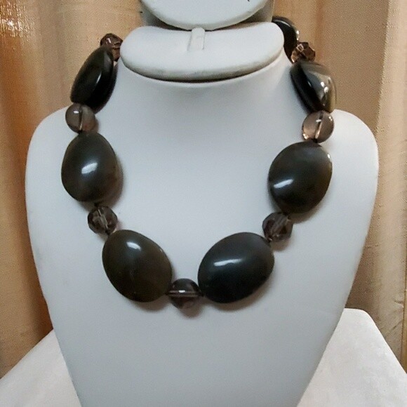 Ann Taylor Olive Smooth Stone Necklace #360