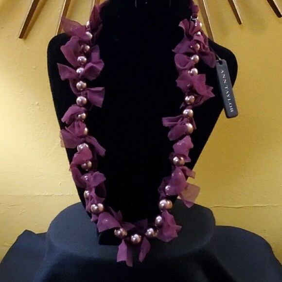 Ann Taylor Pink Pearlized Pearl Necklace #341