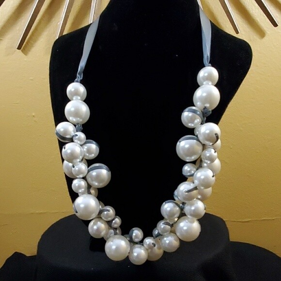 Ann Taylor Pearl Cluster Necklace #144