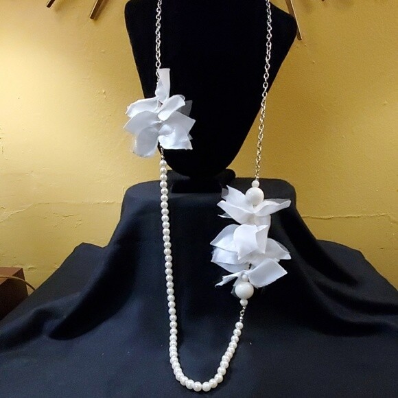 LOFT Ribbon White Pearl Necklace #349