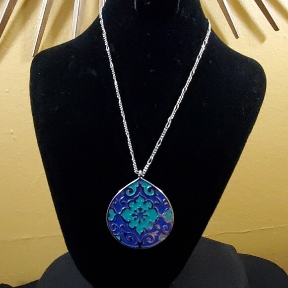 Ann Taylor Silver/Green/Blue Pendant Necklace #148
