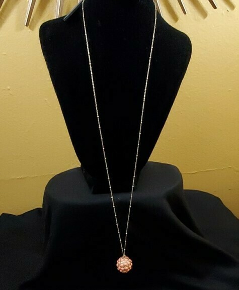 Ann Taylor Peach Cabochon Pendant Necklace #145