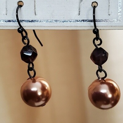 NWOT Champagne Pearlized Earrings #405