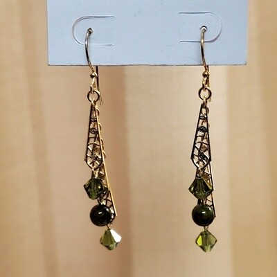 NWOT Gold Green Bead Earrings #494
