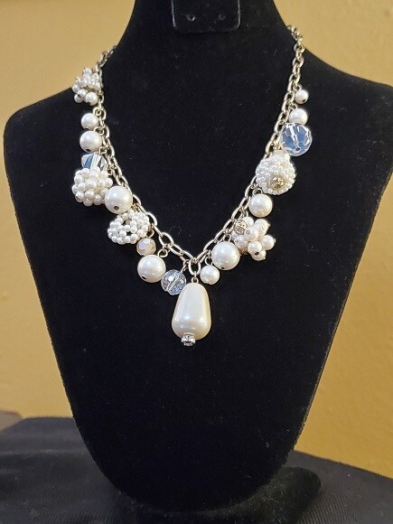 Ann Taylor Faux Pearl Cluster Necklace #781