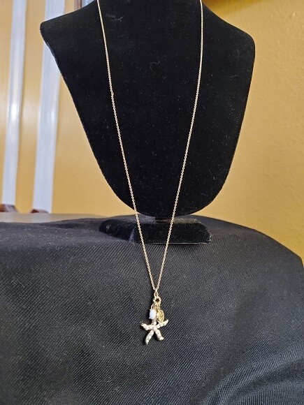 Ann Taylor Charm Starfish Pendant Necklace #814