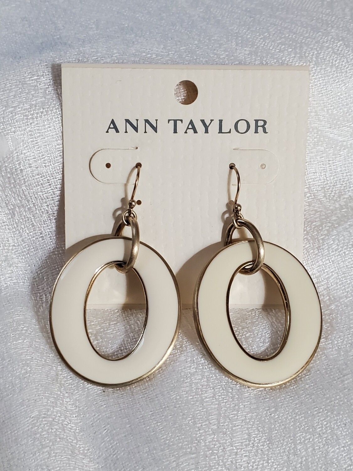 Ann Taylor Ivory Enamel Circle Earrings #871