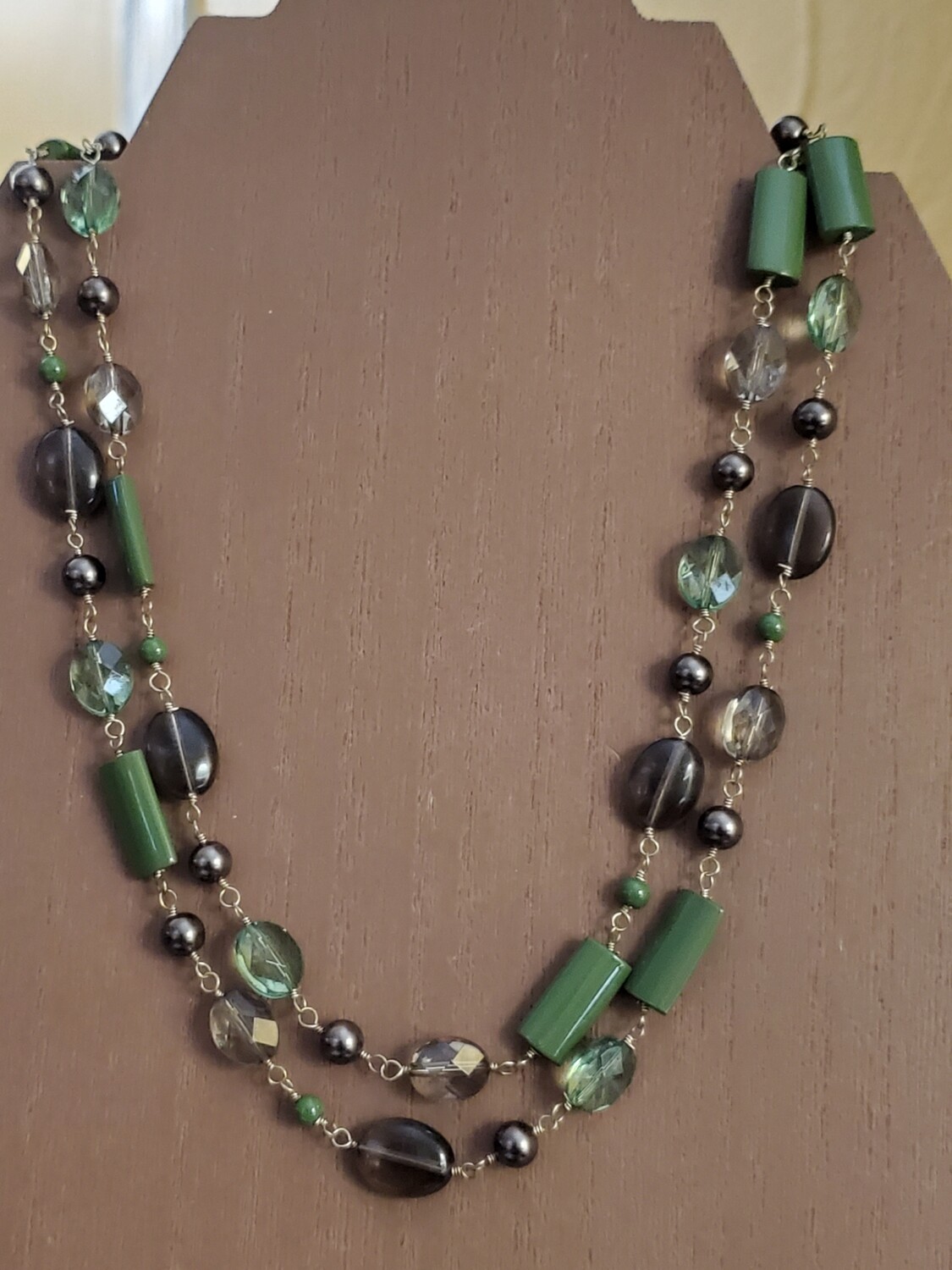 Ann Taylor Green Bead Silvertone Necklace #1058