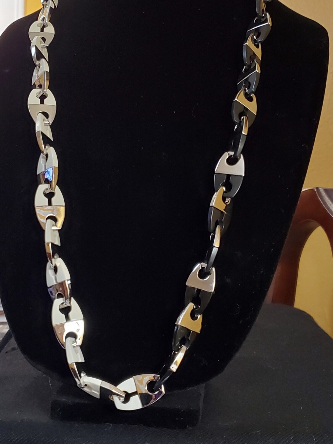 Black &amp; White Enamel Silvertone Link Necklace #1099