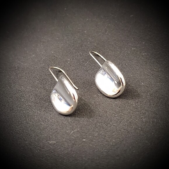 Ann Taylor Shiny Silvertone Drop Earrings 1465