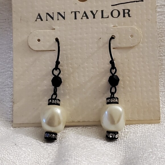 Ann Taylor B &amp; W Faux Pearl Drop Earrings 1509