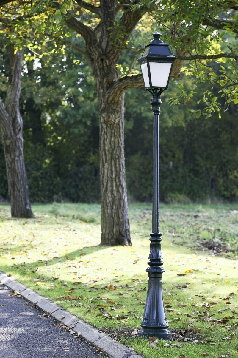 Roger Pradier Avenue 3 Nr.7 Mastleuchte