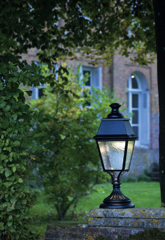 Roger Pradier Avenue 4 Nr.6 Wegleuchte Roger Pradier Avenue 4 Nr.6 Wegleuchte