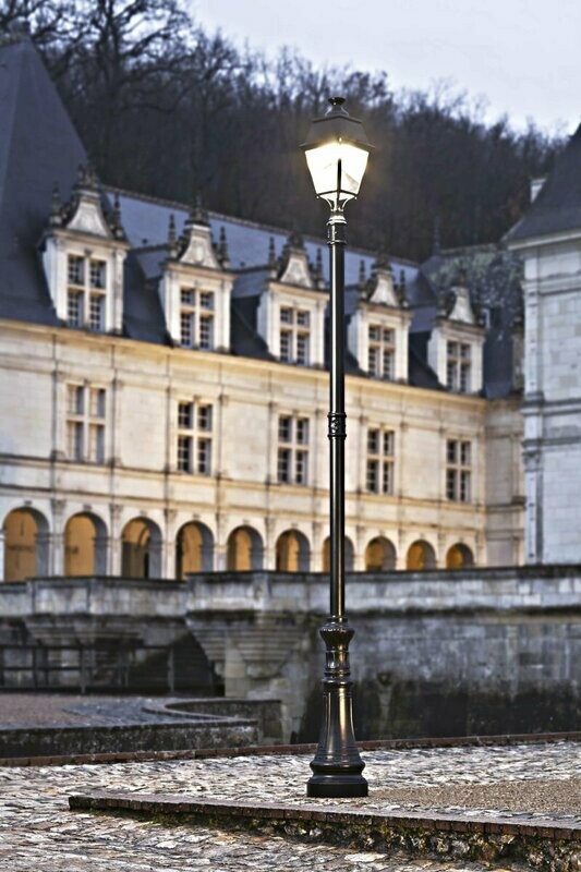 Roger Pradier Avenue 4 Nr.8 Mastleuchte