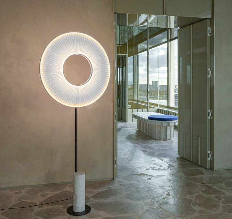 Dix Heures Dix Iris Totem Stehleuchte