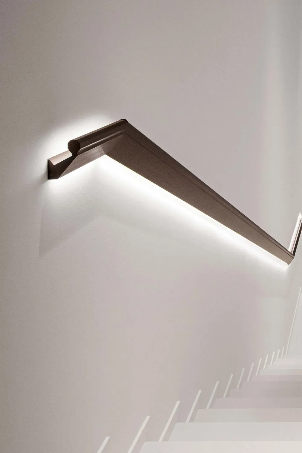 OLEV Ottomano Handlauf mit LED OLEV Ottomano Handlauf mit LED