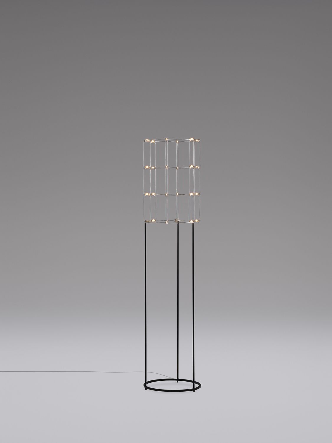 Quasar Tube Stehleuchte, Grösse: Ø 32cm H 140cm, Farbe: nickel