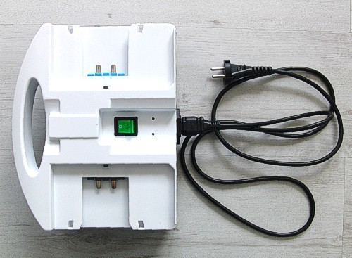 Ladegerät m. Netzkabel zu I-Mop